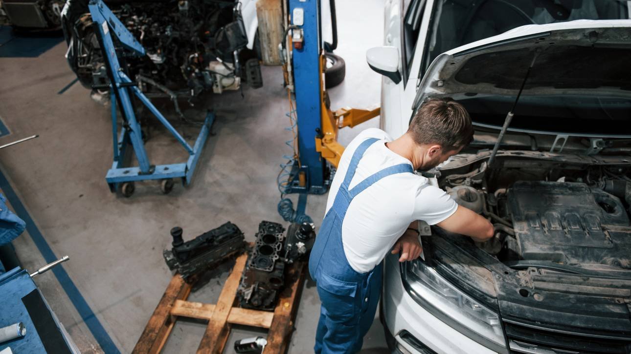 5 Signs Your Car Needs Auto Body Repairs in New Brunswick